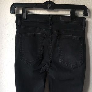 GRLFRND Jeans - GRLFRND Rip-Knee Kendal Skinny Jeans GRLFRND Jeans - GRLFRND Rip-Knee Kendal Skinny Jeans